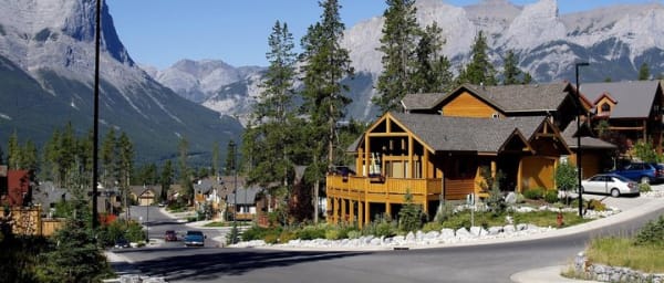 Banff |Canmore| Kananaskis to Calgary YYC Airport–Private Shuttle