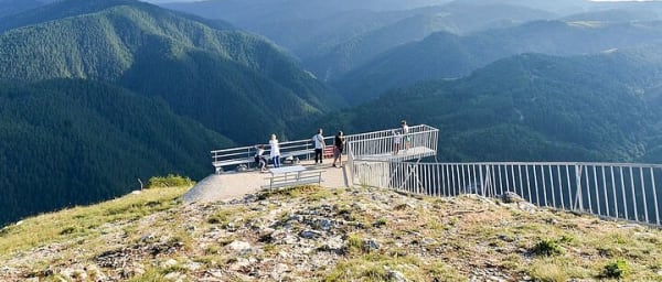 Hiking to Eagle's Eye and Devil's Throat Cave
