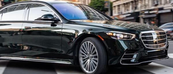 Private Transfer: London Airport LCY to London by Luxury Car