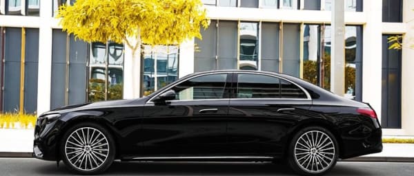 Airport Transfer: Paris Airport CDG to Paris City by Business Car