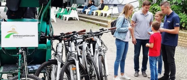 Private Guide Up to 6 Person (E)Bikes, E-Scooters & 1 Berlin Rickshaw