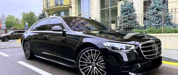 Airport Transfer: London to Gatwick Airport LGW by Luxury Car