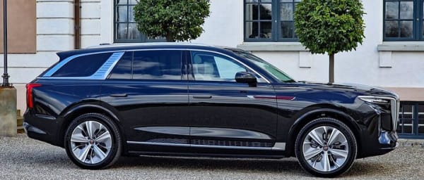 Paris Airport CDG Private Transfer by Luxury SUV Hongqi or MB Van