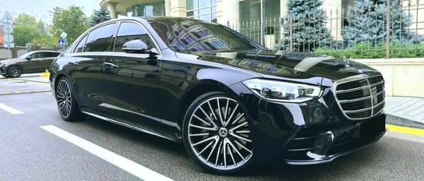 Hourly Disposal Service in Paris: Private Driver by Luxury Car