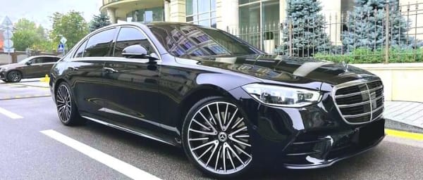 Private Transfer: Luton Airport LTN to London by Luxury Car
