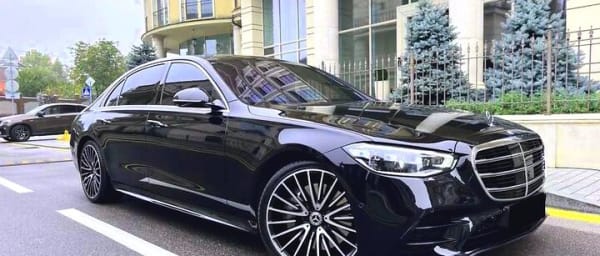 Private Transfer: London to Luton Airport LTN by Luxury Car