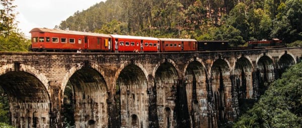 Ella Day Tour with Train Ride from Kandy