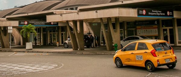 Traslado Aeropuerto Olaya Herrera a tu Alojamiento en Medellín