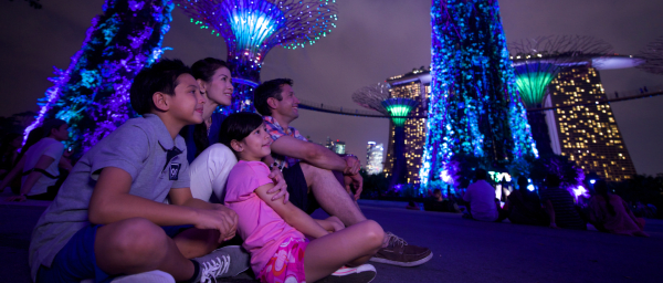 Singapore by Night: River Cruise, Light Shows & The Iconic Lau Pa Sat