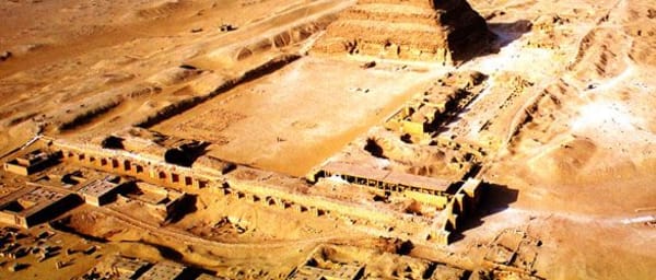 1-Day Saqqara, Memphis and Giza Plateau Tour with Djoser Pyramid