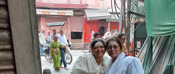 3-Hour North Bazar Walk Tour in Varanasi's Wholesale Market