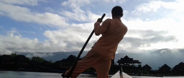 1-Day Inle Lake Boat Tour with Floating Gardens and Lotus Weaving