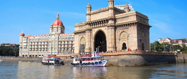 4-Hour Bollywood Studio Tour in Mumbai with Live Dance Show