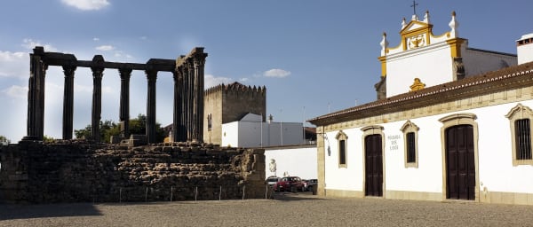 1-Day Évora Tour with Almendres Cromlech and Alentejo Wine Tasting