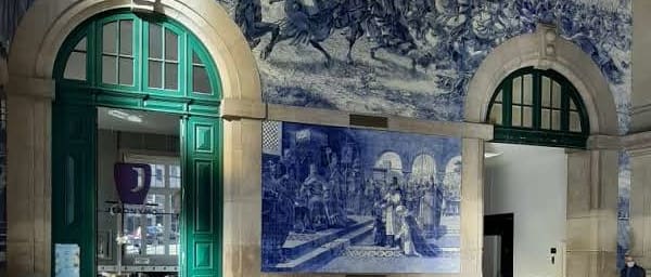 1-Day Porto Azulejos Walking Tour with Hands-On Painting Workshop