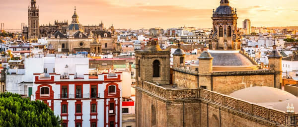 4-Hour Seville Bike Tour with María Luisa Gardens and Triana Bridge