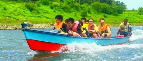 10-Hour Navua River and Fijian Village Tour from Nadi