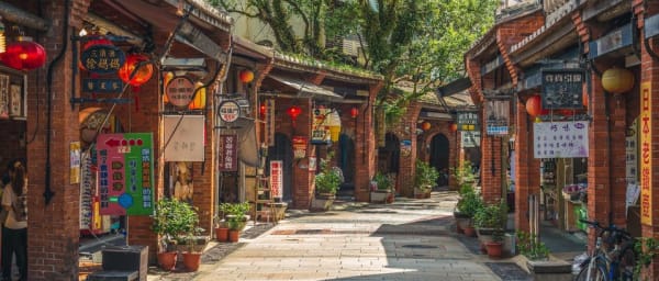 6-Hour Taipei Old Street and Zoo Tour with Bubble Tea