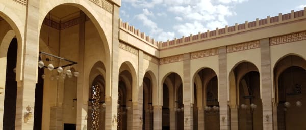 5-Hour Bahrain Transit Tour with UNESCO Sites and Manama Souk