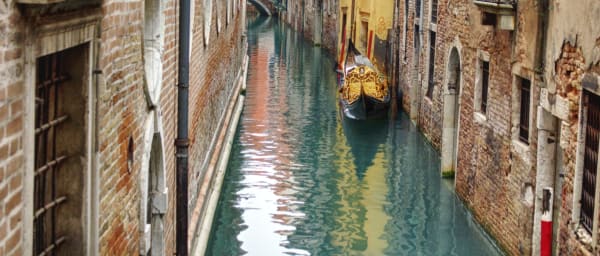 4-Hour Venice Walking Tour with Scuole Visits and Bacaro Tasting