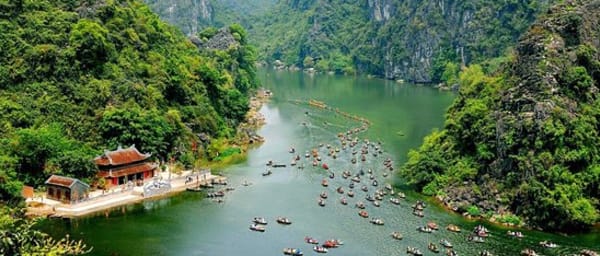 1-Day Tràng An Boat Tour from Hanoi with Ancient King Temples
