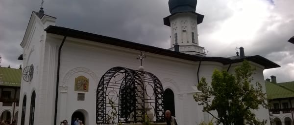 12-Hour Targu Neamt Tour with Monasteries, Fortress and Bison Reserve