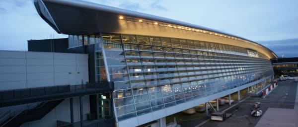 3-Hour Luxury Transfer from Zurich Airport to Lario by Private Car