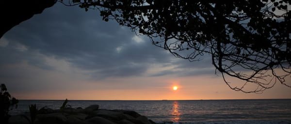 8-Hour Bali Beach Tour with Uluwatu Temple and Kecak Dance