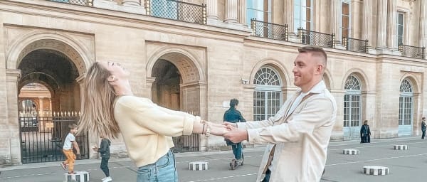 2-Hour Evening Walk in Paris with Palais Royal and Romantic Picnic