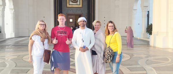 8-Hour Abu Dhabi City Sightseeing Tour with Qasr Al Watan Palace