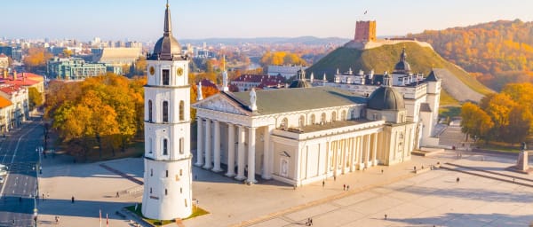7-Hour Vilnius and Trakai Photoshoot Tour with Edited Portraits