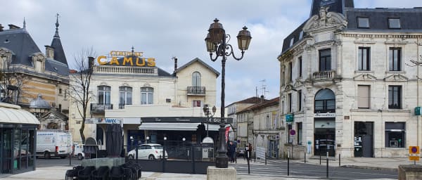 1-Hour Cognac Walking Tour through the Old City and Brandy Heritage