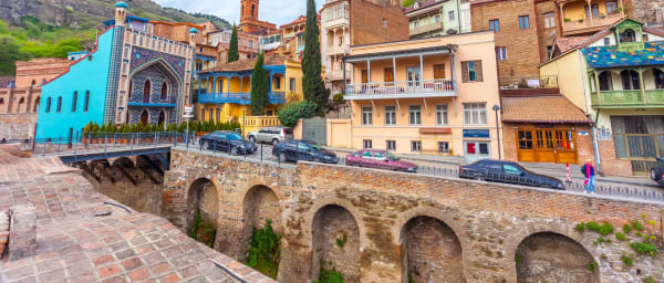 2.5-Hour Old Tbilisi Walking Tour with Wine Tasting and Cable Car