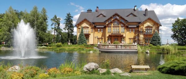 5-Hour Mezhyhirya Tour from Kiev with Honka Mansion and Retro Cars