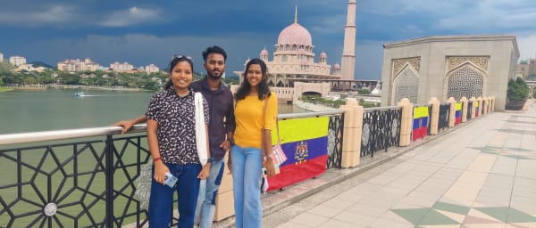 1-Hour Putrajaya Pink Mosque Airport Transfer Tour from KLIA