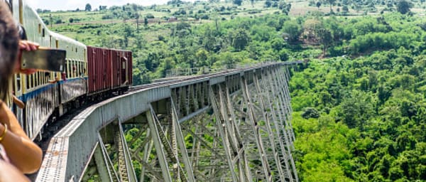 4-Day Pyin Oo Lwin and Hsipaw Tour with Gokteik Train Ride