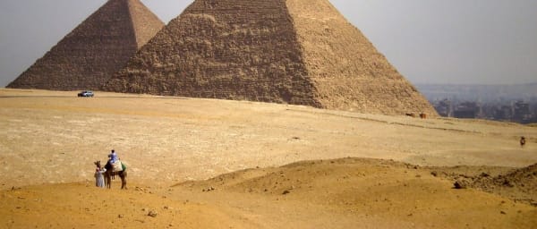 Full-Day Giza Pyramids and Egyptian Museum Tour with Egyptologist
