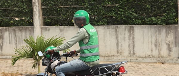 6-Hour Lomé Motorbike City Tour with Markets and Museums