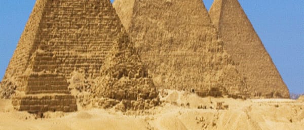 2-Hour Giza Plateau Camel and Quad Bike Tour with Sphinx Views