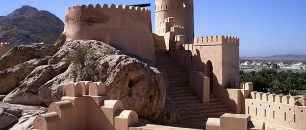 Full-Day Nizwa and Jebel Shams Tour with Wadi Ghul Views