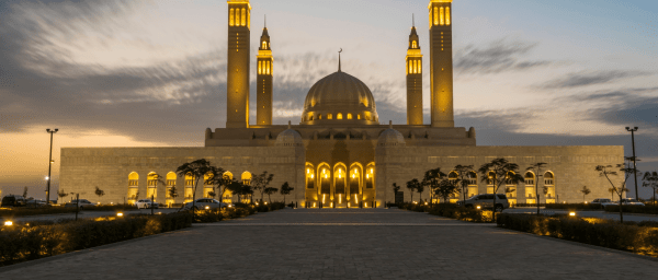 12-Hour Nizwa, Bahla and Jabreen Castle Tour with Souq Visit