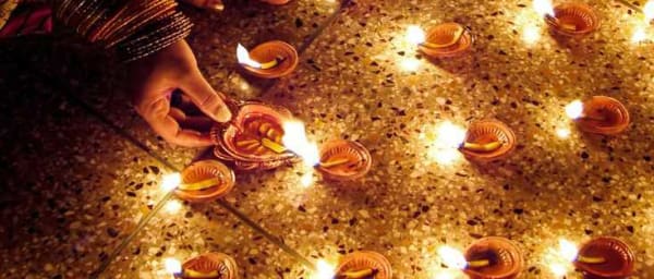 5-Hour Dev Deepawali Tour in Banaras with Ghat Lamp Views