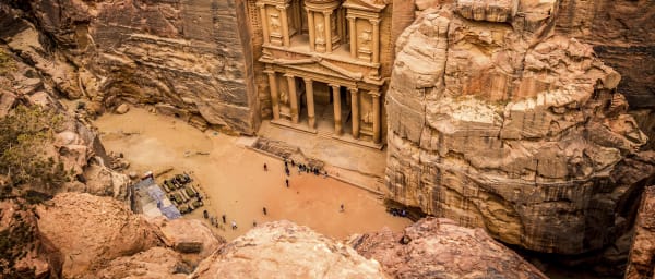 15-Hour Petra and Wadi Rum Tour from Tel Aviv with Internal Flights