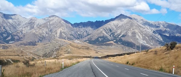 4-Day South Island Tour with Glow Worm Caves and Walter Peak