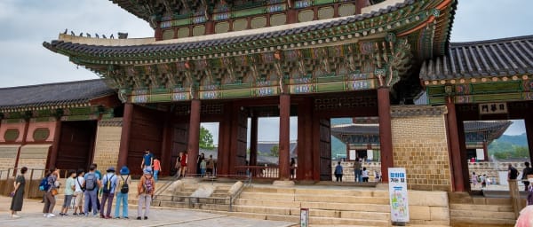 4-Hour Seoul Cultural Walking Tour with Tea and Palace Highlights