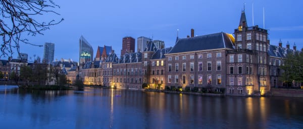Full-Day South Holland Bus and Walking Tour with Kinderdijk and Delft
