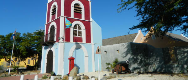 2-Hour Oranjestad Walking Tour with Fort Zoutman and Town Hall