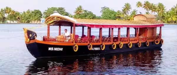 10-Hour Alleppey Backwaters Cruise and Kumbalangi Village Tour