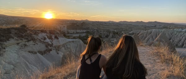 2-Hour Cappadocia Sunset Hike in Red and Rose Valley