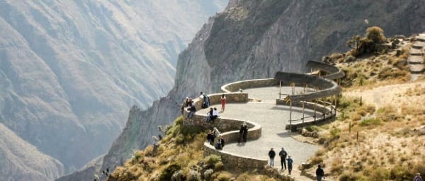 2-Day Colca Canyon Tour from Arequipa with Folkloric Show